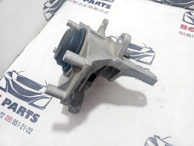 Подушка двигателя левая Rogue 2021 T33 2.5