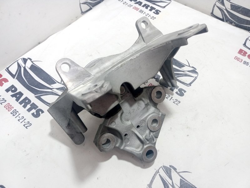 Подушка двигателя левая Nissan Rogue T33 2.5