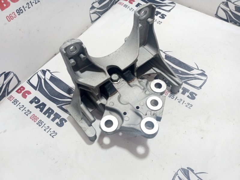 Подушка двигателя левая Rogue 2021 T33 2.5