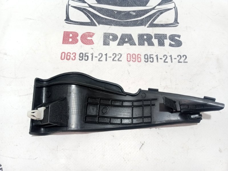 Уголок жабо левый Nissan Rogue T33 2.5