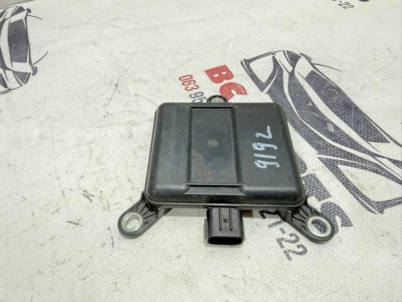 Запчасть датчик слепых зон левый Mazda CX-5 2018 2.5 KB8C67Y30F Б/У Датчик слепых зон левый Mazda CX-5 2018 2.5 KB8C67Y30F Б/У