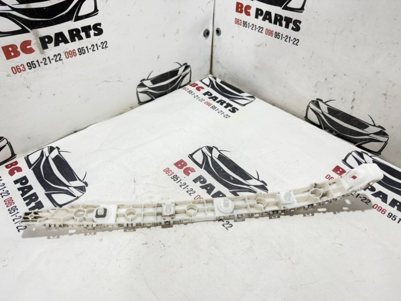 Направляющая бампера задняя левая Rogue 2019 T32 QR25 2.5