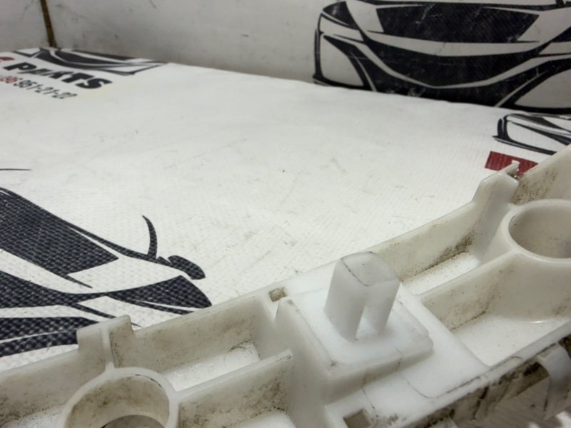 Направляющая бампера задняя левая Rogue 2019 T32 QR25 2.5