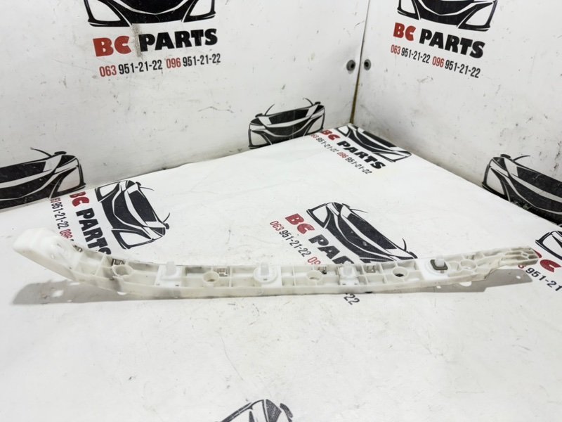 Направляющая бампера задняя левая Rogue 2019 T32 QR25 2.5