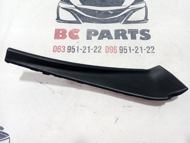 Уголок жабо правый Nissan Rogue 2019 T32 QR25 2.5 668944BA1A Б/У