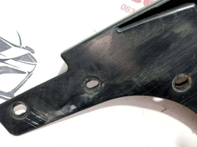 Брызговик передний левый Rogue 2019 T32 QR25 2.5