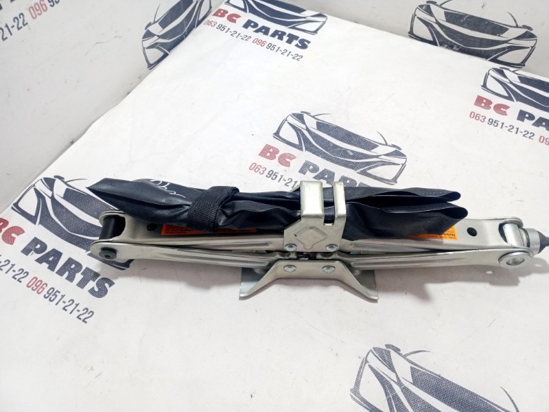 Запчасть домкрат Nissan Rogue 2019 T32 QR25 2.5 99550-7FR0A Б/У Домкрат Nissan Rogue 2019 T32 QR25 2.5 99550-7FR0A Б/У
