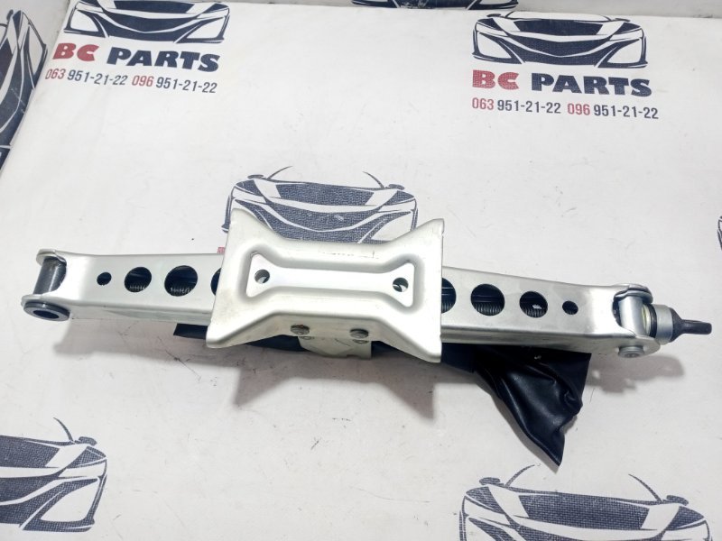 Домкрат Nissan Rogue T32 QR25 2.5 Домкрат Nissan Rogue T32 QR25 2.5