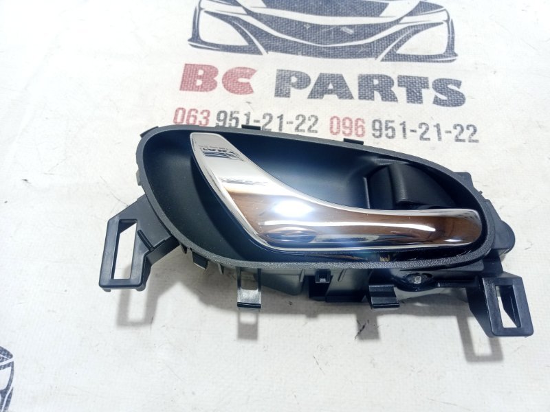 Запчасть ручка двери внутренняя правая Nissan Rogue 2019 T32 QR25 2.5 80670-4BA0A Б/У Ручка двери внутренняя правая Nissan Rogue 2019 T32 QR25 2.5 80670-4BA0A Б/У