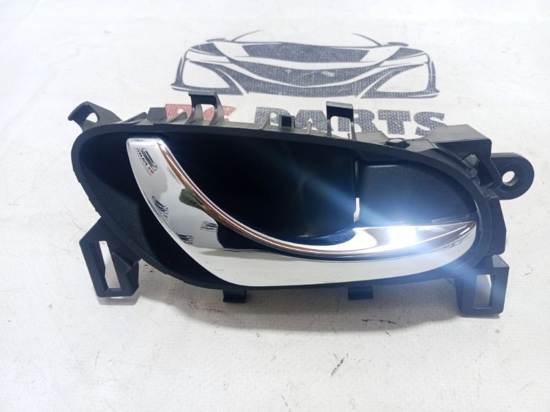 Ручка двери внутренняя правая Nissan Rogue T32 QR25 2.5 Ручка двери внутренняя правая Nissan Rogue T32 QR25 2.5