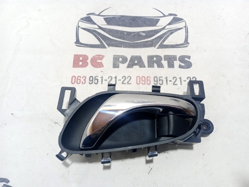 Ручка двери внутренняя левая Nissan Rogue T32 QR25 2.5 Ручка двери внутренняя левая Nissan Rogue T32 QR25 2.5