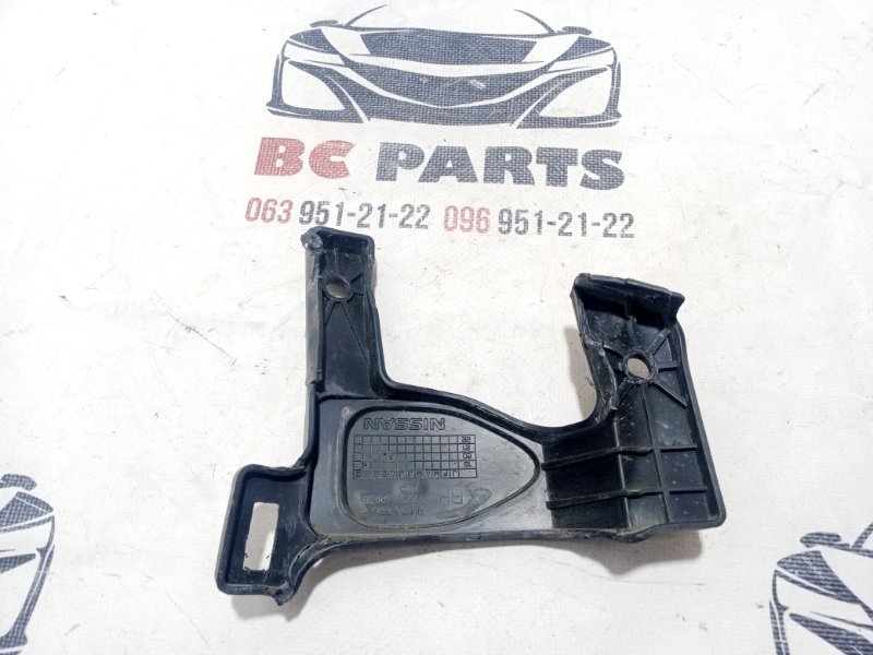 Заглушка ПТФ передняя правая Nissan Rogue T33 2.5