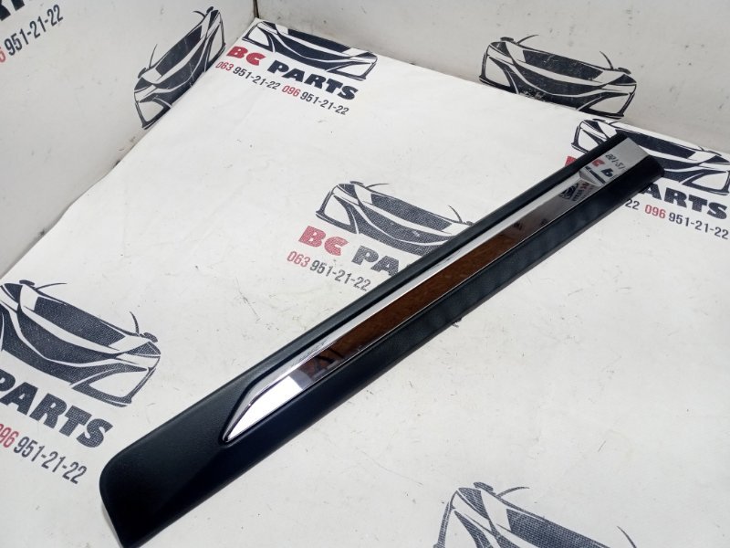 Накладка двери задняя левая Nissan Rogue T32 QR25 2.5 Накладка двери задняя левая Nissan Rogue T32 QR25 2.5