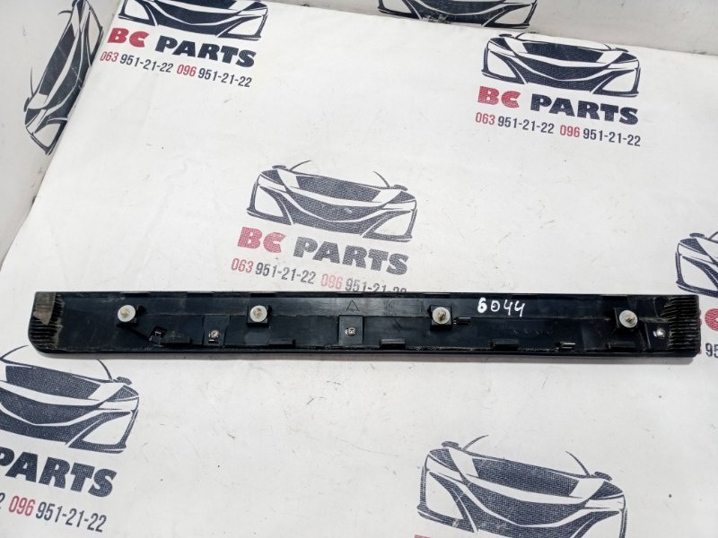 Накладка двери задняя левая Rogue 2019 T32 QR25 2.5 Накладка двери задняя левая Rogue 2019 T32 QR25 2.5