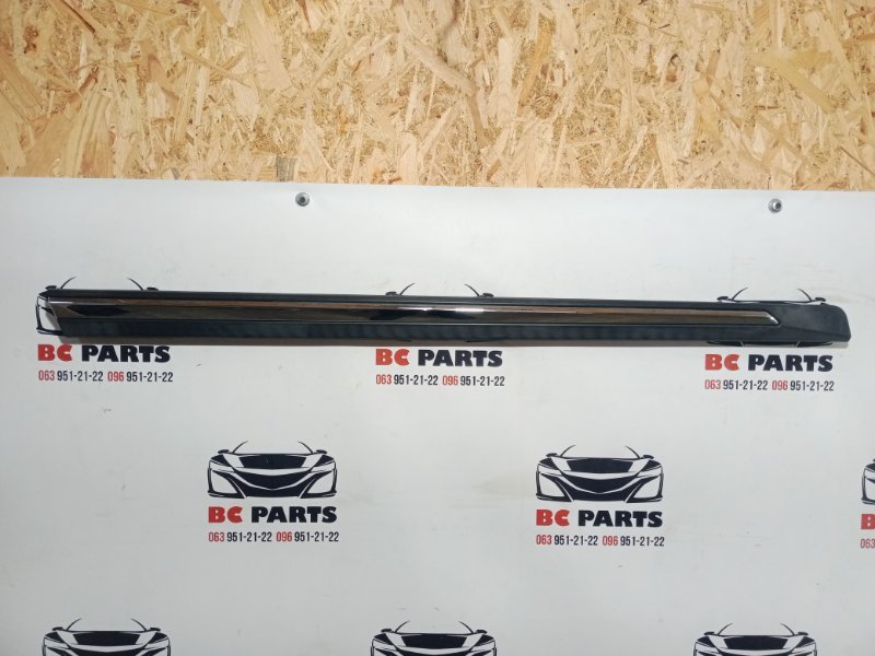 Запчасть накладка двери передняя левая Nissan Rogue 2019 T32 QR25 2.5 808776FL0A Б/У Накладка двери передняя левая Nissan Rogue 2019 T32 QR25 2.5 808776FL0A Б/У