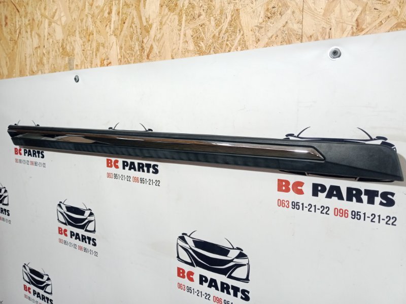 Накладка двери передняя левая Nissan Rogue T32 QR25 2.5 Накладка двери передняя левая Nissan Rogue T32 QR25 2.5