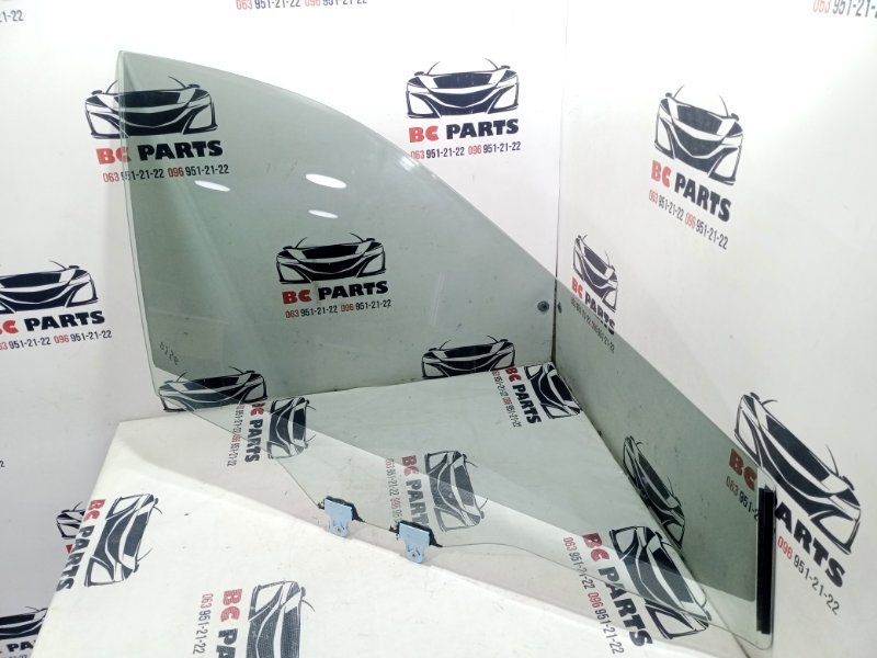 Стекло двери переднее правое Nissan Rogue T33 2.5