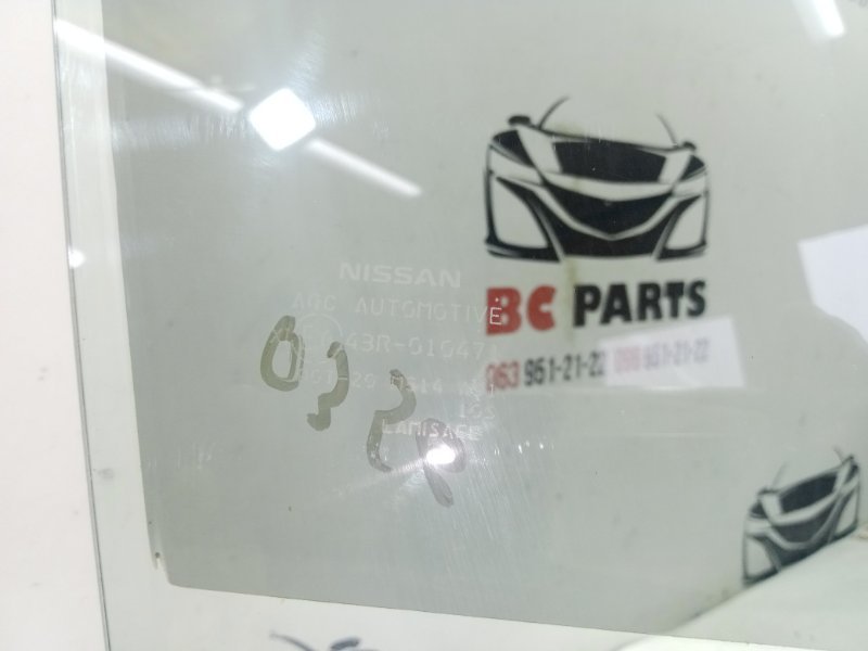 Стекло двери переднее правое Rogue 2020 T33 2.5