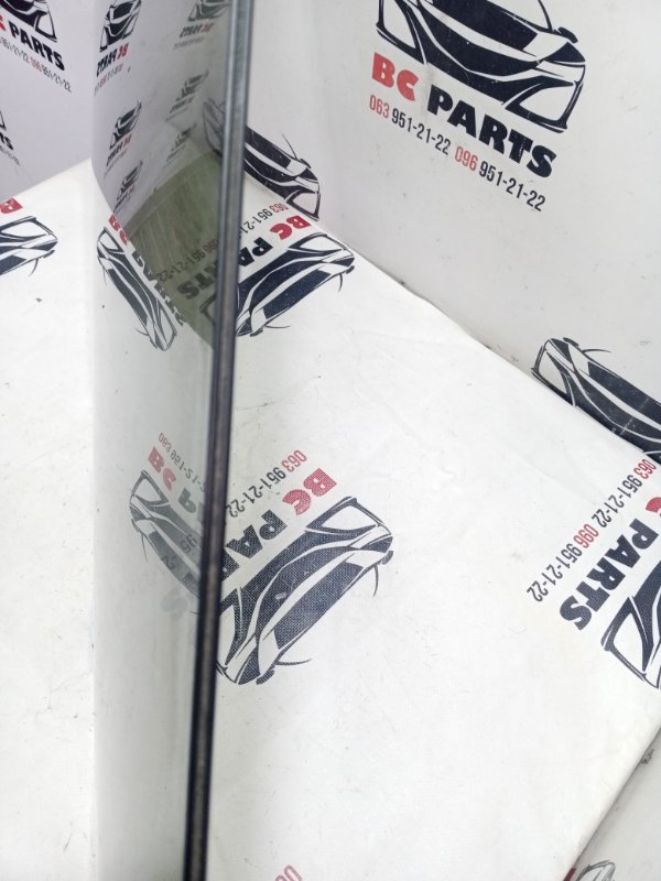 Стекло двери переднее правое Rogue 2020 T33 2.5