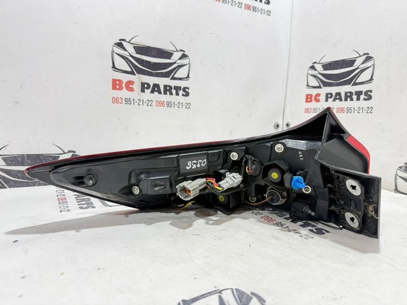 Фонарь наружный (в крыло) задний правый Rogue 2020 T33 2.5