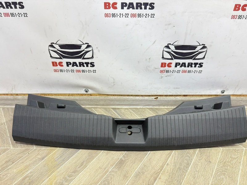 Накладка замка багажника Nissan Rogue 2020 T33 2.5 84992-6RA0A Б/У