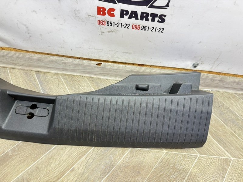 Накладка замка багажника Rogue 2020 T33 2.5