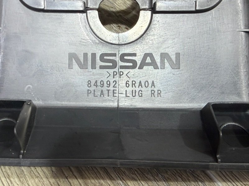 Накладка замка багажника Rogue 2020 T33 2.5