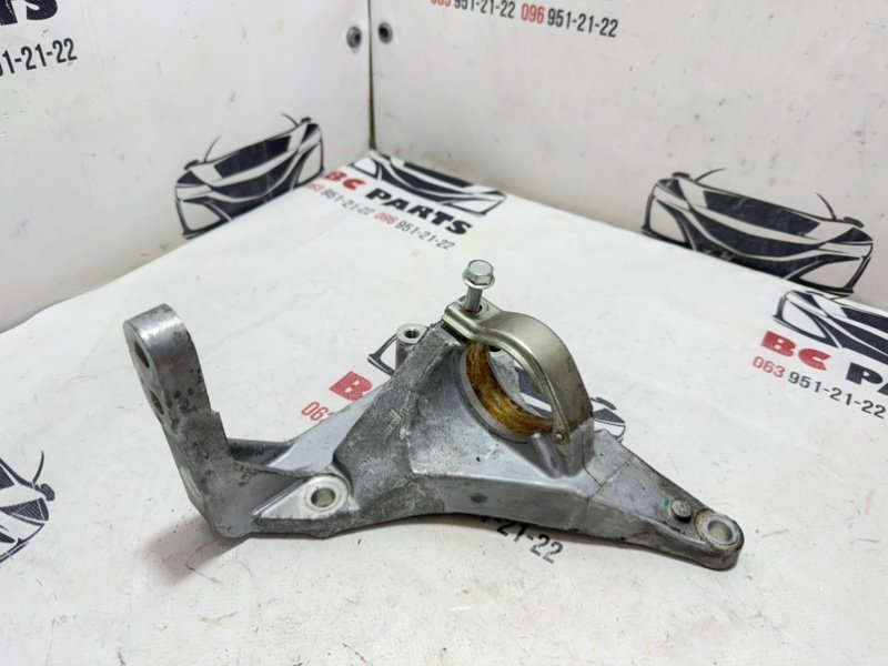 Кронштейн полуоси передний правый Rogue 2020 T33 2.5