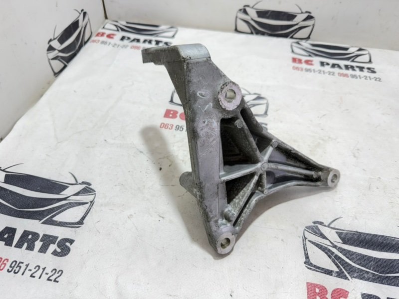 Кронштейн полуоси передний правый Rogue 2020 T33 2.5