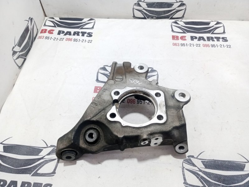 Цапфа задняя правая Nissan Rogue T33 2.5