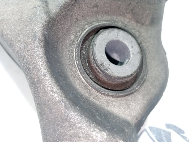 Цапфа задняя правая Rogue 2021 T33 2.5