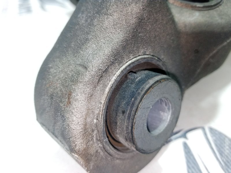 Цапфа задняя правая Rogue 2021 T33 2.5