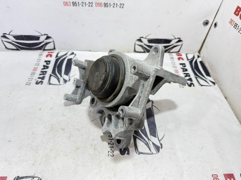 Подушка двигателя левая Rogue 2020 T33 2.5