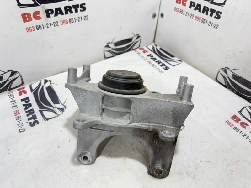 Подушка двигателя левая Nissan Rogue T33 2.5