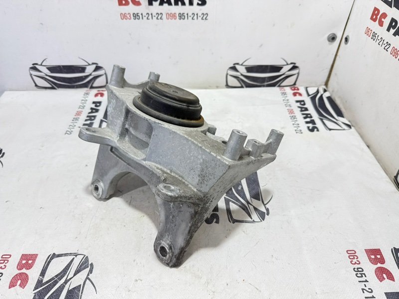 Подушка двигателя левая Rogue 2020 T33 2.5