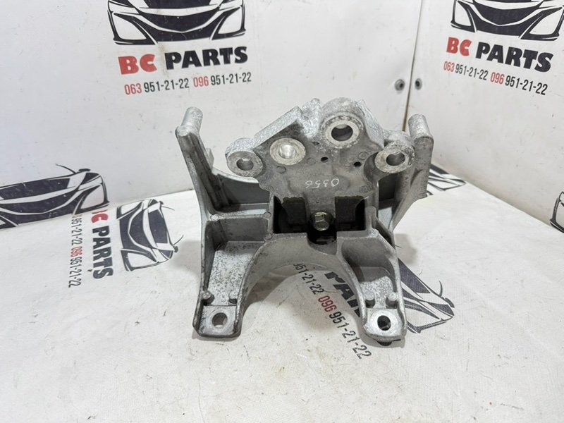 Подушка двигателя левая Rogue 2020 T33 2.5