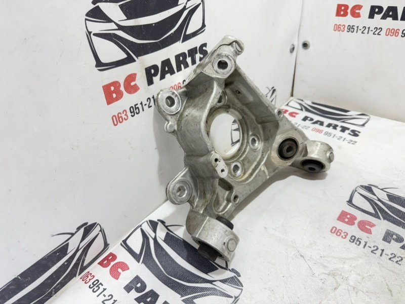 Цапфа задняя левая Nissan Rogue T33 2.5