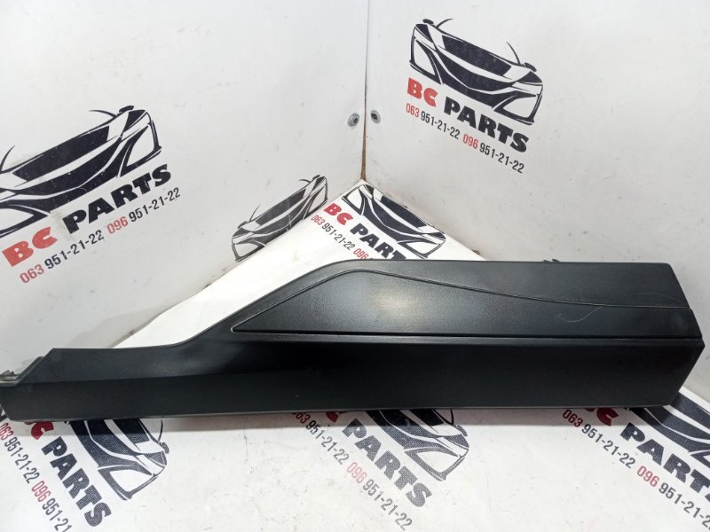Запчасть накладка двери задняя правая Nissan Rogue 2021 T33 2.5 828706RR0A Б/У Накладка двери задняя правая Nissan Rogue 2021 T33 2.5 828706RR0A Б/У