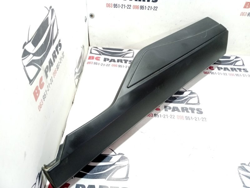 Накладка двери задняя правая Nissan Rogue T33 2.5 Накладка двери задняя правая Nissan Rogue T33 2.5