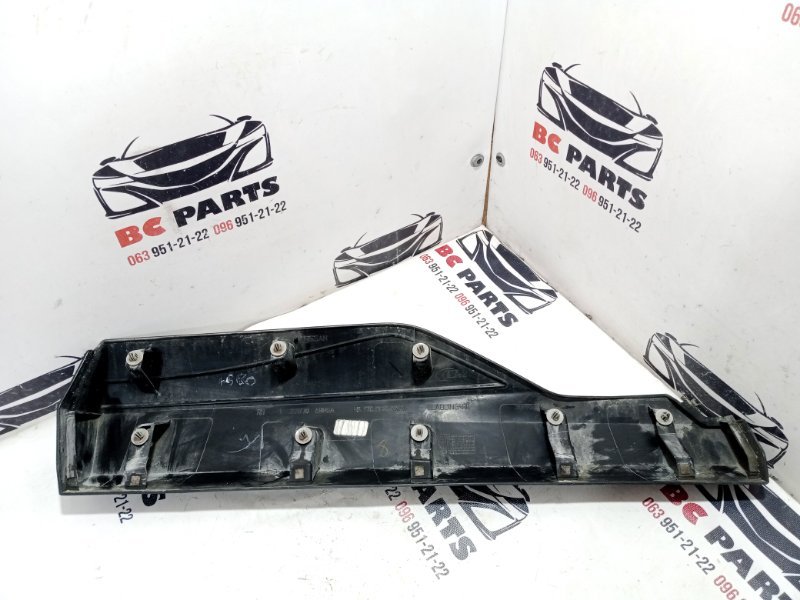 Накладка двери задняя правая Rogue 2021 T33 2.5 Накладка двери задняя правая Rogue 2021 T33 2.5