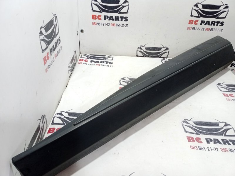 Накладка двери передняя левая Nissan Rogue T33 2.5