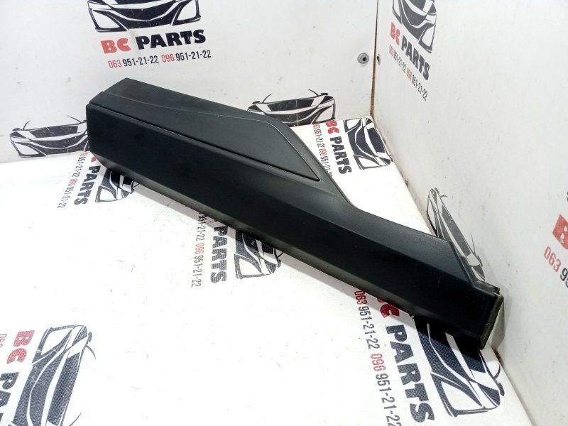 Накладка двери задняя левая Nissan Rogue T33 2.5