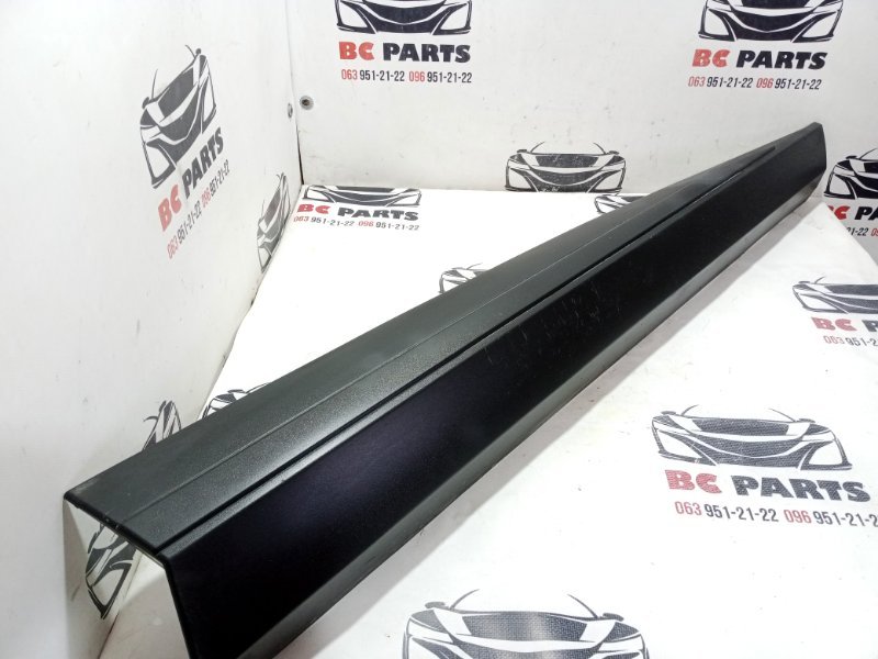 Накладка двери передняя правая Rogue 2021 T33 2.5 Накладка двери передняя правая Rogue 2021 T33 2.5