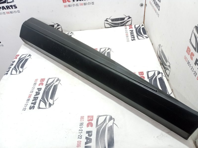 Накладка двери передняя правая Nissan Rogue T33 2.5 Накладка двери передняя правая Nissan Rogue T33 2.5