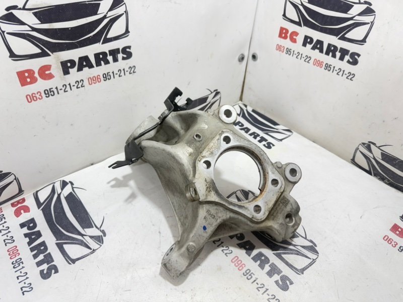 Кулак поворотный передний правый Rogue 2020 T33 2.5