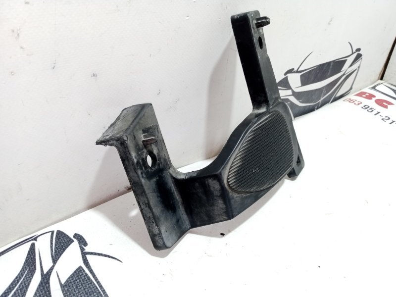 Запчасть заглушка птф передняя правая Nissan Rogue 2021 T33 2.5 622566RR0B Б/У Заглушка ПТФ передняя правая Nissan Rogue 2021 T33 2.5 622566RR0B Б/У