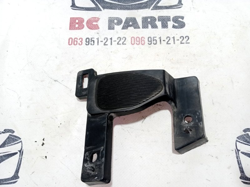 Заглушка ПТФ передняя правая Nissan Rogue T33 2.5 Заглушка ПТФ передняя правая Nissan Rogue T33 2.5