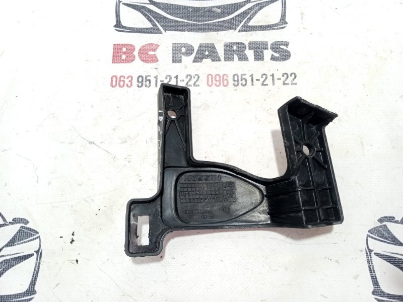 Заглушка ПТФ передняя правая Rogue 2021 T33 2.5 Заглушка ПТФ передняя правая Rogue 2021 T33 2.5