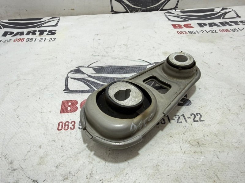 Подушка двигателя задняя Rogue 2020 T33 2.5 Подушка двигателя задняя Rogue 2020 T33 2.5