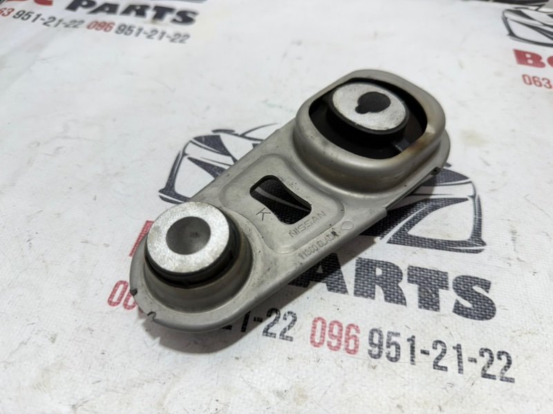 Подушка двигателя задняя Rogue 2020 T33 2.5 Подушка двигателя задняя Rogue 2020 T33 2.5